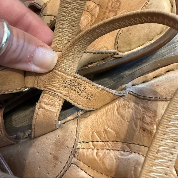 Born Multicolor Strappy Sandal Size 9 - Picture 5 of 7